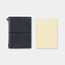 TRAVELER'S Passport Size 006 Free Monthly Diary