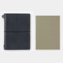 TRAVELER'S Passport Size 007 Free Diary Weekly